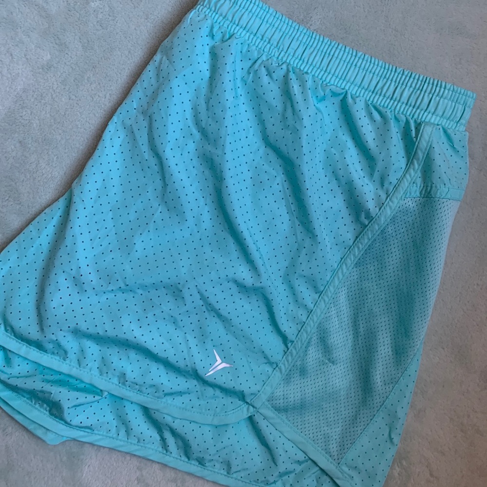 NEVER WORN - Old Navy Active shorts. Size L!